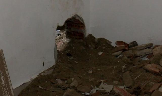 İstanbul'da duvarı delerek döviz bürosunun kasasına ulaştılar: Çalamadan kaçtılar