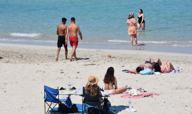 İzmir ve Muğla sahillerinde bayram yoğunluğu! Akın ettiler