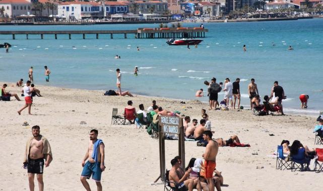 İzmir ve Muğla sahillerinde bayram yoğunluğu! Akın ettiler