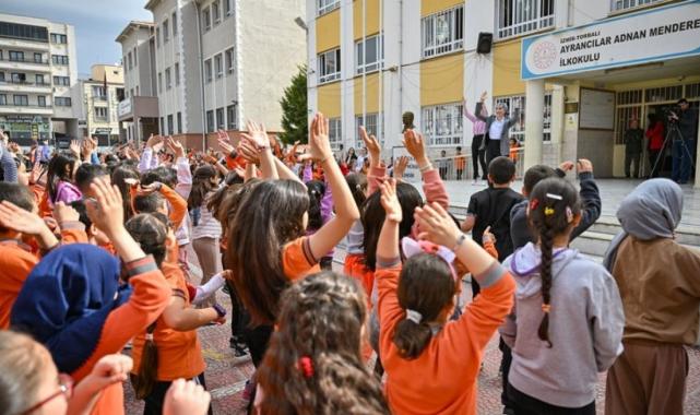 İzmir'de öğrencilerin derse geç kalma alışkanlığına zumba çözümü