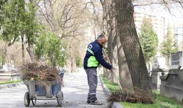 Kayseri’deki mezarlıklarda temizlik, bakım ve onarım çalışması
