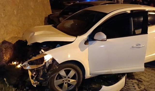 Kırıkkale'de otomobillerin kafa kafaya çarpıştığı kazada 2 kişi yaralandı