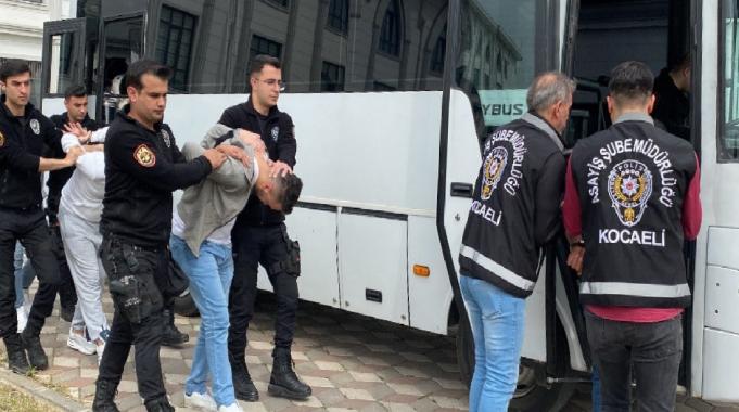 Kocaeli&#039;de kahvehaneyi basıp 1 genci öldürdüler: 8 zanlı yakalandı