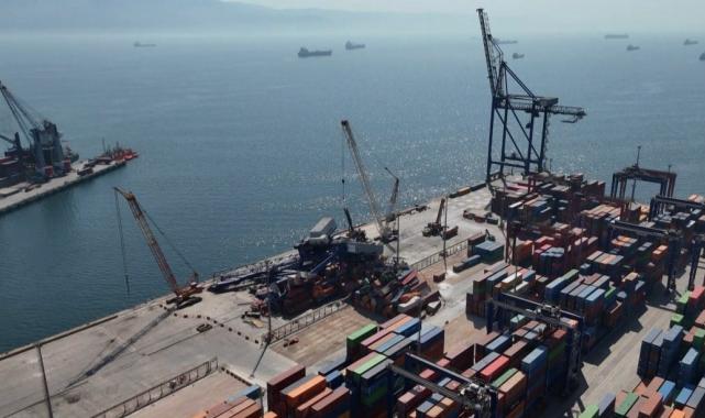 Kocaeli’deki liman kazasının ardından enkaz kaldırma çalışması sürüyor