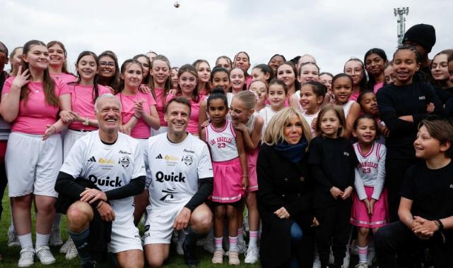 Macron, futbol efsaneleriyle yardım maçına çıktı