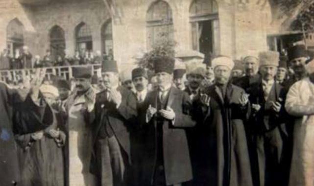 Milli iradenin simgesi TBMM 104 yaşına girdi