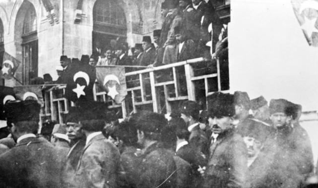 Milli iradenin simgesi TBMM 104 yaşına girdi