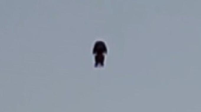 Muş semalarında görülen cisim merak uyandırdı: İnsana benziyor