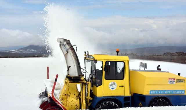 Nemrut Dağı'nda 6 metrelik karla mücadele
