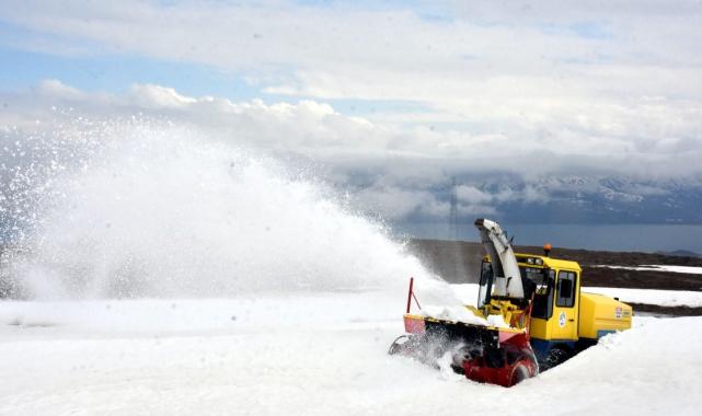Nemrut Dağı'nda 6 metrelik karla mücadele