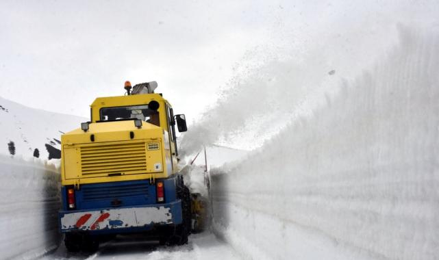 Nemrut Dağı'nda 6 metrelik karla mücadele