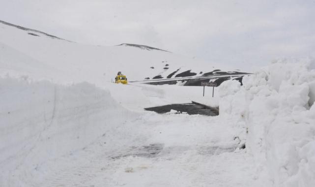Nemrut Dağı'nda 6 metrelik karla mücadele