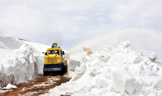 Nemrut Dağı'nda 6 metrelik karla mücadele