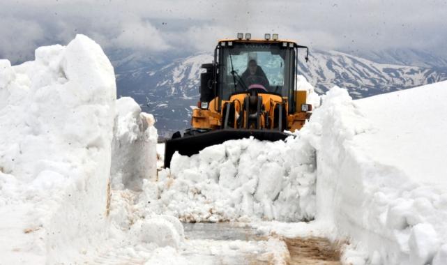 Nemrut Dağı'nda 6 metrelik karla mücadele