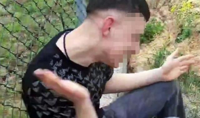 Sakarya'da kaza yapan gencin kendini tokatlayıp yumrukladığı anlar