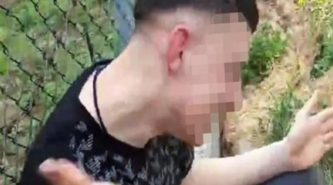 Sakarya&#039;da kaza yapan gencin kendini tokatlayıp yumrukladığı anlar