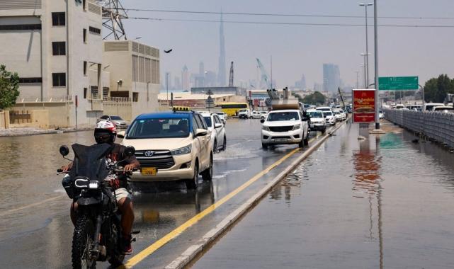 Sele teslim olan Dubai'de şimşeklerin sırrı anlaşıldı
