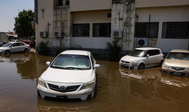 Sele teslim olan Dubai'de şimşeklerin sırrı anlaşıldı