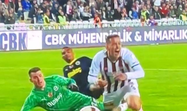 Sivasspor - Fenerbahçe maçındaki penaltı pozisyonuna hakem yorumcuları ne dedi