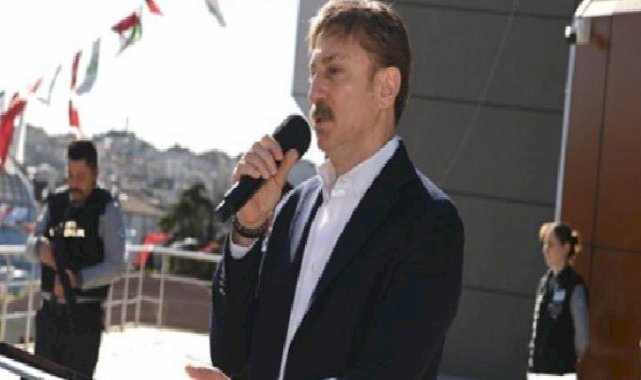 Bahçelievler Belediye Başkanı Hakan Bahadır mazbatasını aldı