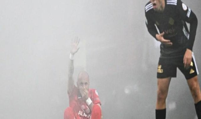 Çorum FK, Altay'ı üç golle geçti! Yangın söndürme tüpü sıktılar