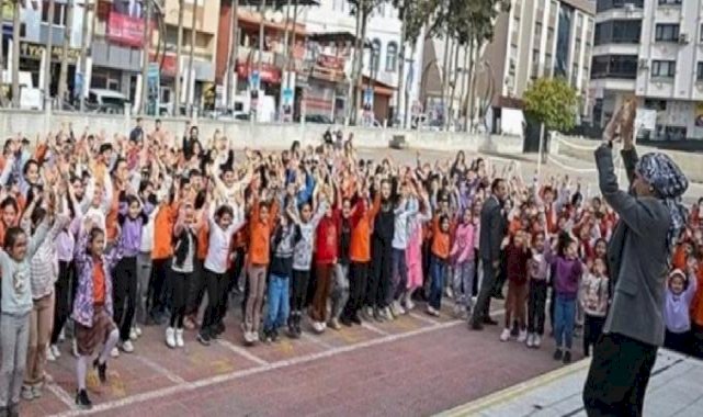 İzmir'de öğrencilerin derse geç kalma alışkanlığına zumba çözümü