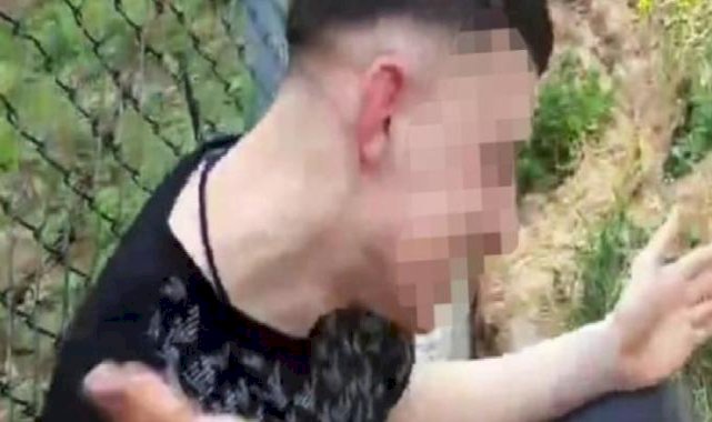 Sakarya'da kaza yapan gencin kendini tokatlayıp yumrukladığı anlar