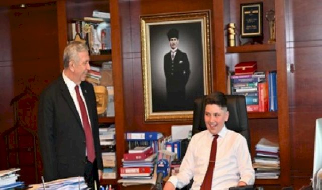 Yavaş, başkanlık koltuğunu Muhammed Uğur'a devretti