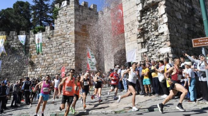 Uluslararası Osmangazi Tarihi Kent Koşusu 1154 sporcunun katılımıyla gerçekleşti