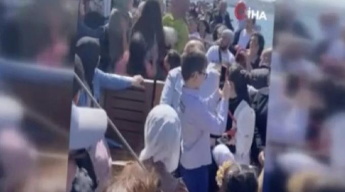 Üsküdar vapurunda yolcular arasında biber gazlı kavga: Ortalık karıştı