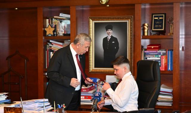 Yavaş, başkanlık koltuğunu Muhammed Uğur'a devretti