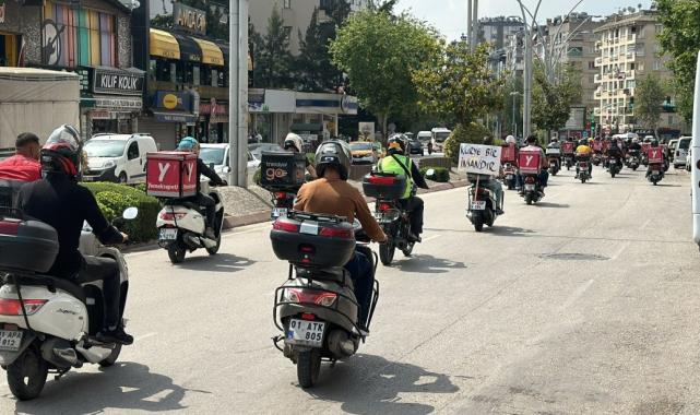 Adana’da kuryeler, üniversiteli moto kurye Ata Emre’nin öldürülmesini protesto etti