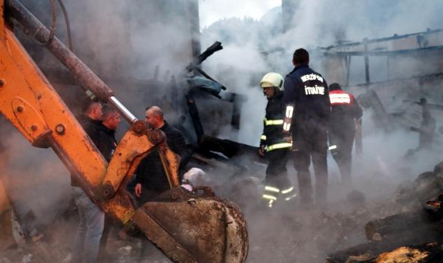 Amasya'da tarihi konakta yangın: Alevler çevredeki binalara sıçradı