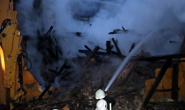 Amasya'da tarihi konakta yangın: Alevler çevredeki binalara sıçradı