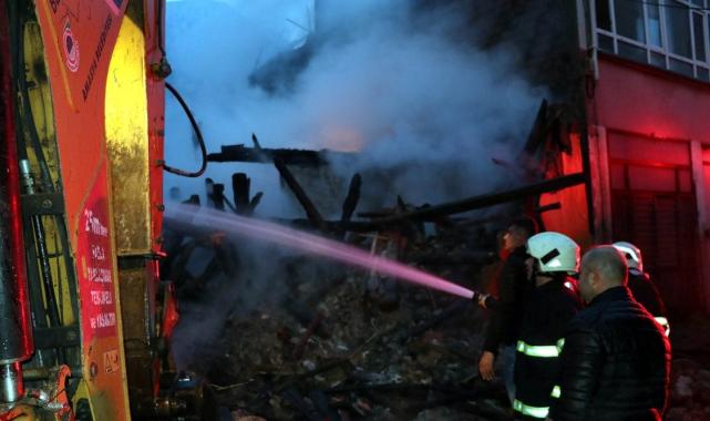Amasya'da tarihi konakta yangın: Alevler çevredeki binalara sıçradı