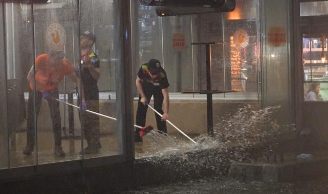 Ankara'da sağanak, trafiği ve hayatı felç etti