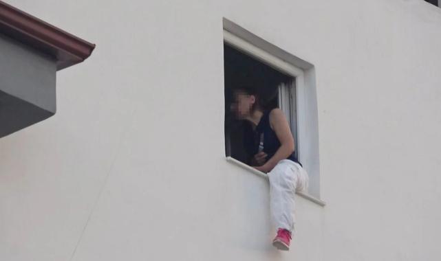 Antalya'da mahallede çocukların üzerine benzin döküp, yakmaya çalıştı