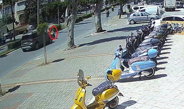 Antalya'da okuldan çıkan kardeşlere araba çarptı