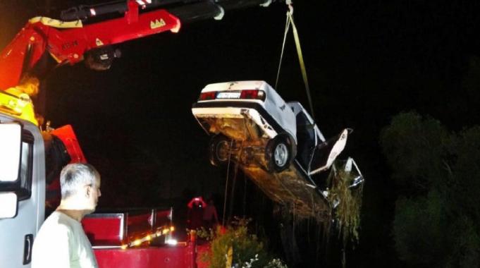 Antalya'da otomobil sulama kanalına düştü: 1'i bebek 2 ölü, 1 kayıp