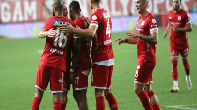 Antalyaspor, evinde Adana Demirspor&#039;u yendi
