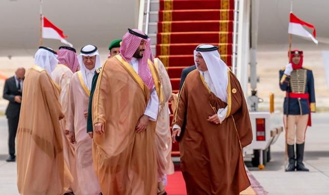 Arap liderler toplandı: Gündemde Gazze'ye İsrail saldırıları var