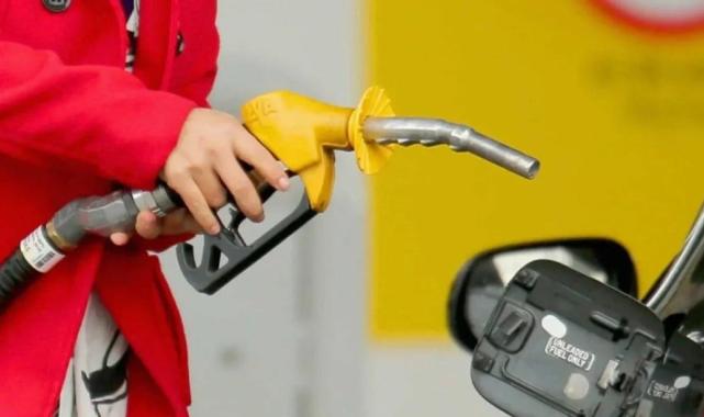 Benzin ve motorin fiyatlarındaki indirim pompaya yansıdı
