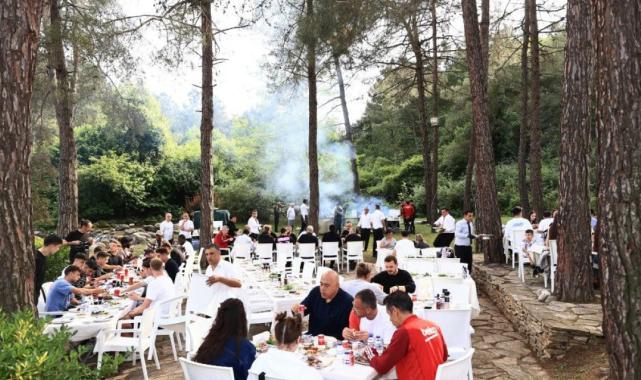 Beşiktaş Kulübü, barbekü partisinde buluştu