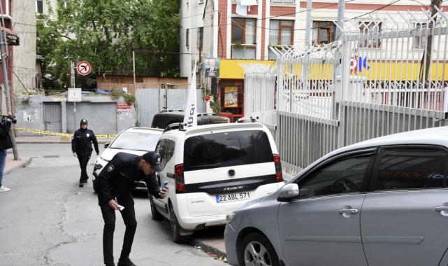 Beyoğlu'nda park halindeki 11 aracın lastiği bıçakla patlatıldı