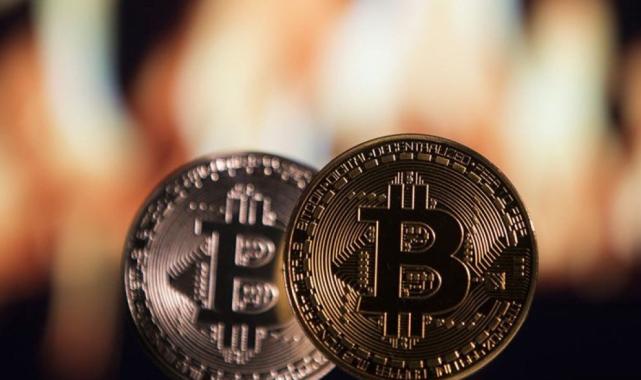 Bitcoin zirvede dalgalanıyor: 67 bin 889 dolarda