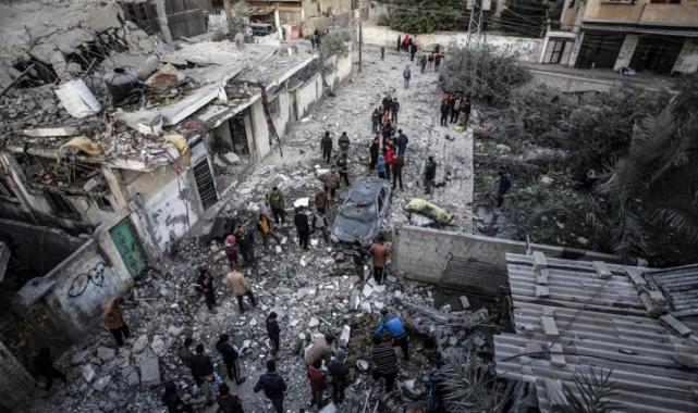 BM: İsrail'in tahliye talebinin ardından yüz binlerce Filistinli Refah'tan kaçtı