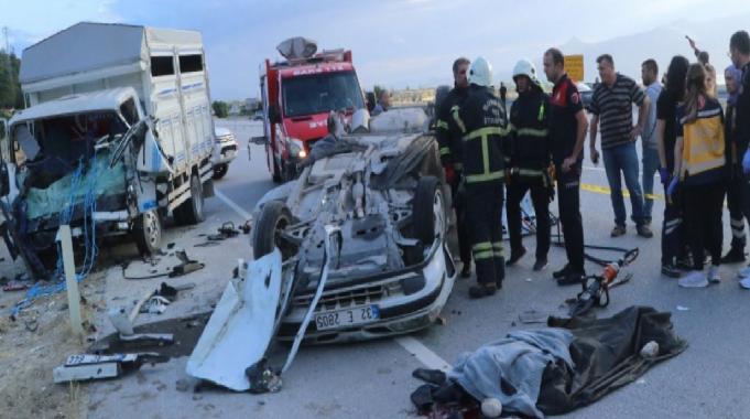 Burdur'da nişan alışverişden dönerken kaza yaptılar: 3 ölü 2 yaralı
