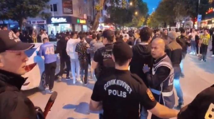 Bursa&#039;da Fenerbahçeliler, Galatasaray taraftarına saldırdı