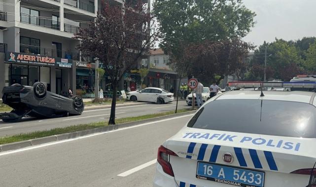 Bursa'da park halindeki otomobile çarpan araç takla attı