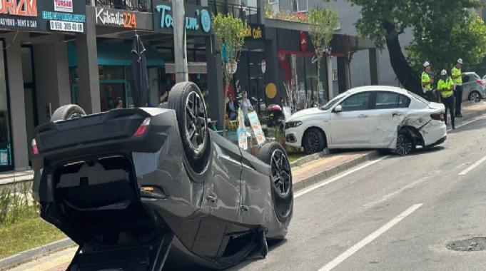 Bursa&#039;da park halindeki otomobile çarpan araç takla attı